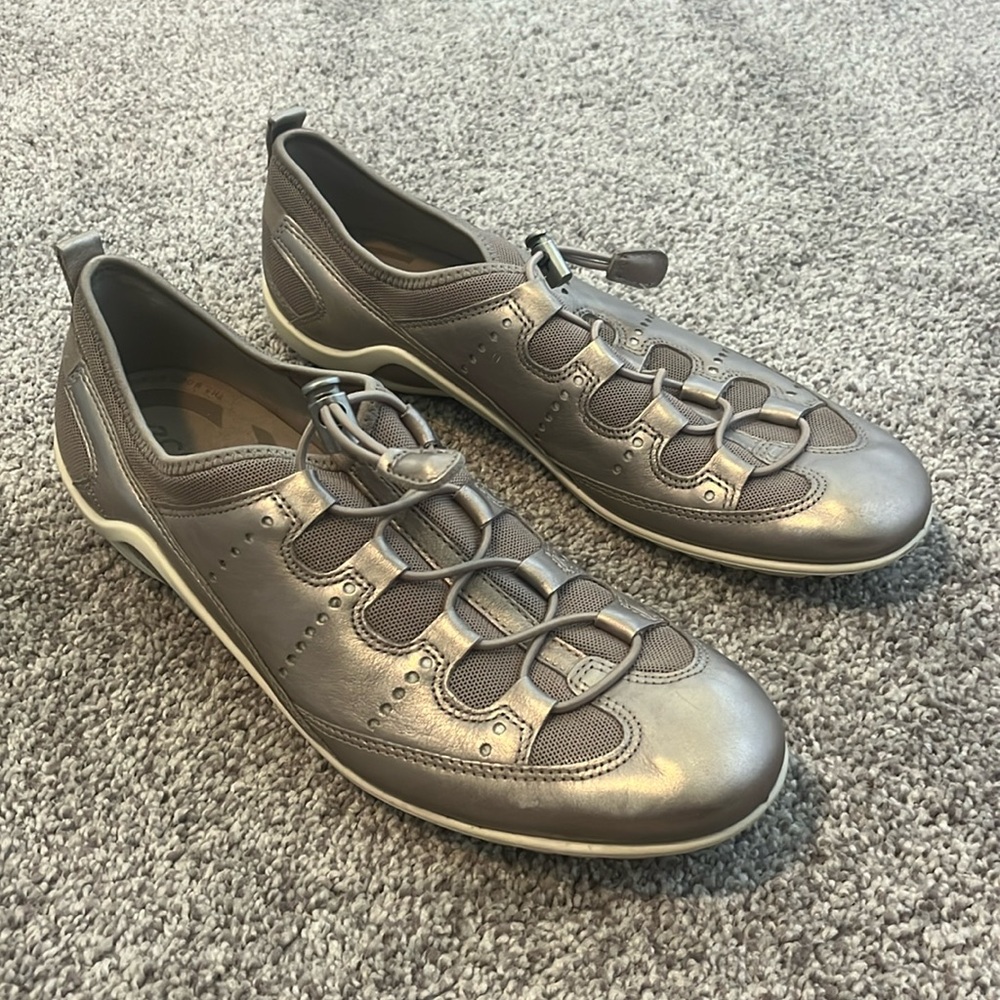 Ecco women’s Bluma Toggle Leather casual slip on metallic bronze size EU 43